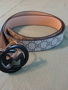 Gucci GG Logo Canvas Belt in Beige and Black